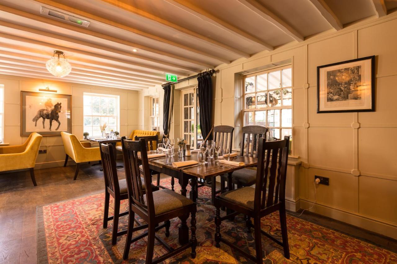 The Queen'S Arms Hungerford Exterior photo